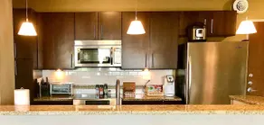 Modern and Large - 891 sq ft - Image 2