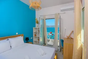 Margarita's Seafront Luxury Apartment - Image 4