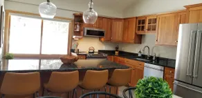 The Stillwood —Quiet Luxury on the Mountain — Steps to Skiing & Trails, 3bd/3ba - Image 3