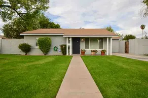 Beautiful Home Centrally Located, With Pool - Image 2