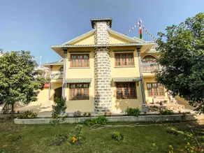 Cheerful 5-bedroom villa with garden and views - Image 5