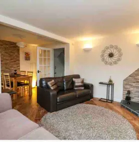 4 bedroom accommodation in Rhayader - Image 3