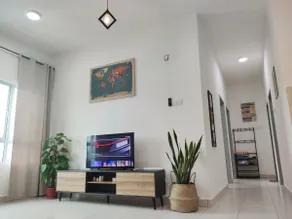 Midtown Comfort Apt: Free Netflix, WiFi & Parking - Image 2