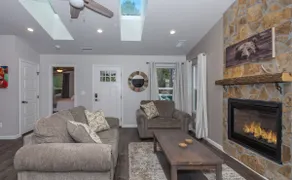 Pine Acres Cottage - Image 3