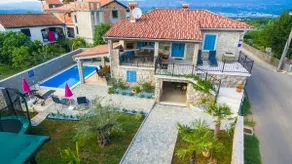 Old Stone House Apartment With A Heated Pool - Image 4
