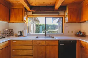 An Artist's Retreat Overlooking the Pacific - Image 5