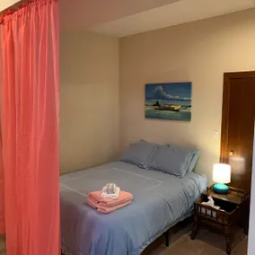 Beach Side HideAway - Pet Friendly, WiFi, Smart TV, Central Heat/AC, Parking - Image 3