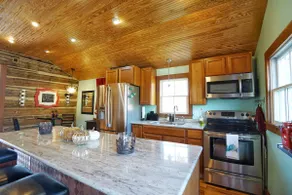 Cozy Cute Cabin - Image 4