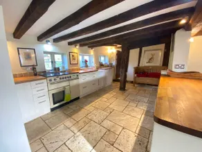 Historic central countryside village house - Image 5