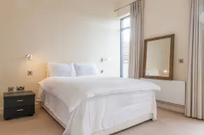 Large luxurious house. 4bed/4bath, 10mins to City - Image 4