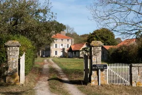 18th century Mansion - Near Marais Poitevin - Image 3