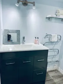 Amazing Unique Style Apartment Off Airport Road - Image 2