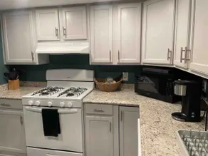 2BR cottage, near beach & shipyard - easy commute - Image 3