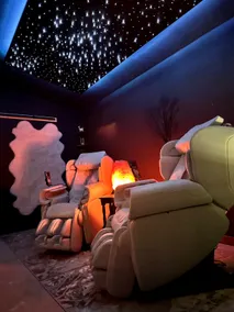 Romantic Retreat w/ Hot Tub & Starlit Massage Room - Image 5