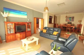 Large 5 bedroom family home. - Image 2