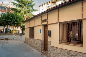 Panorama Suite: Tranquility, Style, Parking - Image 3