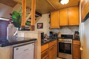 Oceanview #206 at Hana Kai Maui - Lofted Studio, Upper floor, Great View! - Image 4