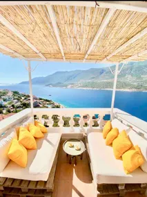 Charming Triplex Villa w Amazing Seaview - Image 2