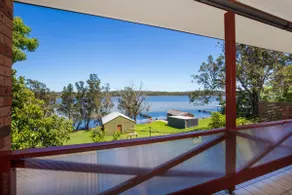 Bayview I Absolute Waterfront with Jetty I 5 Mins to Hyams Beach - Image 5