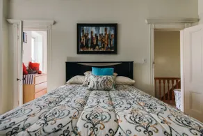 Cozy 3BR apartment on Quiet Block - Image 2
