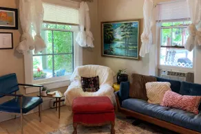 Private Home, Close to Downtown & Hospitals - Image 4