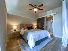 Getaway with in-suite laundry, walk Downtown! - Image 2