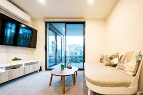 Luxury and Stylish Apt on NB Ave - Image 2