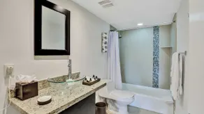Studio with Two Queen Beds and Kitchenette, Steps away from Bal Harbour Beach - Image 5