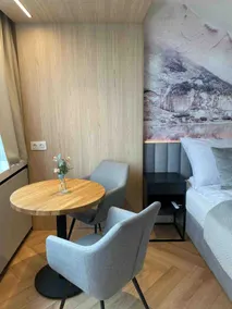 Stylish city apartment with wide views & top location - Image 3