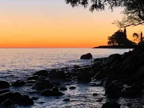 Lakeside Cottage • Incredible Sunrise View • Patio - Image 3