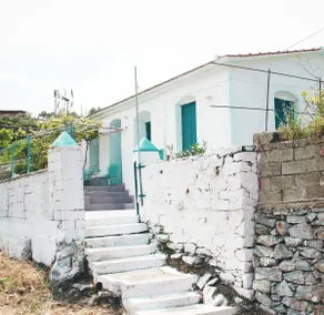 Iliana's courtyard - Image 3