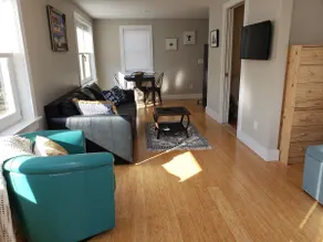 Sunny Wakefield studio apartment - Image 5