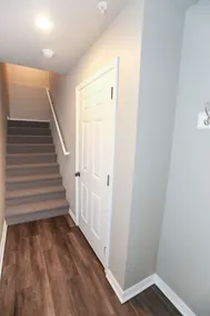 2 Bedroom completely renovated townhouse. - Image 3