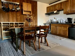 The Little Lodge, a private entrance guest suite - Image 5