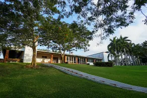 Spectacular riverfront estate - Image 3
