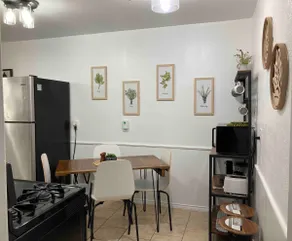 Cozy modern/vintage 2bd 1bth Apt - Image 2