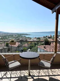 Private 6-bedroom villa overlooking the lake in Spanga - Image 4