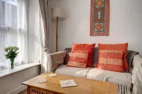 Katrinas Apartment By Treetop Property - Image 4