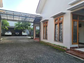Private Home in Twin House Solo (Lokasi Strategis) - Image 3