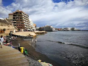 Alquilaencanarias-Medano Galte, terrace and beach - Image 3