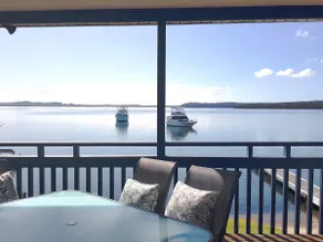 Absolute water front with private jetty!! Sunshine Cottage on Lake Macquarie - Image 2