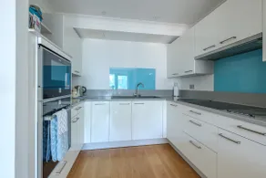 Super two bedroom apartment on Exmouth quay - Image 5