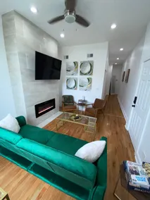 Modern 2 Bedroom Apt in heart of Bronzeville - Image 4