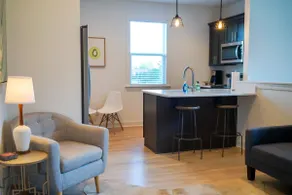Modern Apartment in Heart of Charming St. Elmo - Image 2