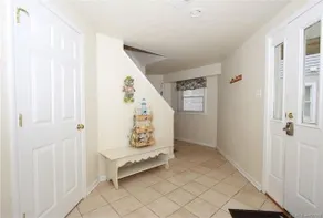 Cozy 3 Bedroom House, Walk To The Beach - Image 4