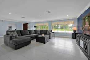 Lake House w/ Hot Tub - Image 4