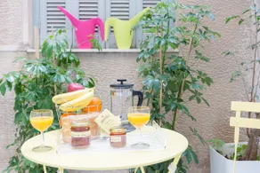 Grandma's Chic & Bright Athenian home with a Patio - Image 2