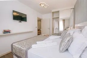 10 min from Porto Montenegro! - Image 5
