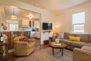 Vineyard Villa Cottage - Image 4