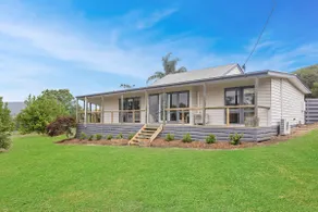 The House in the Vines - with kids zone - Image 2